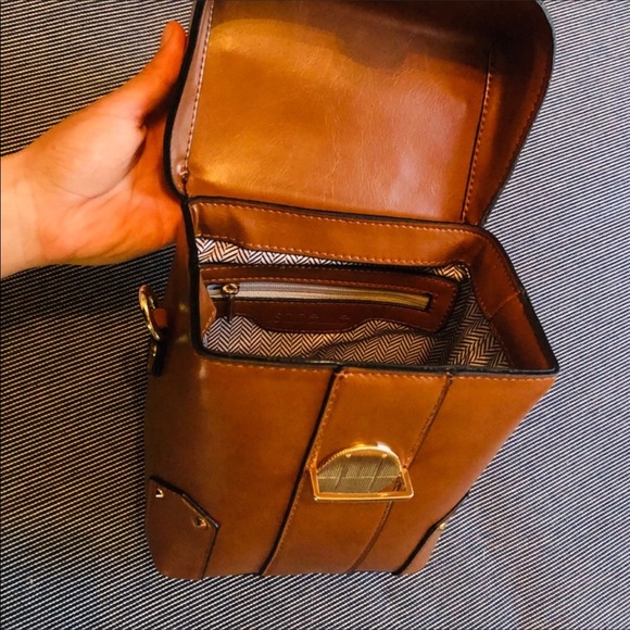 “SOLD “Beautiful cross body leather handbag - Picture 3 of 4